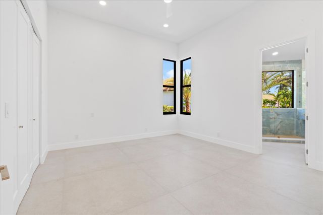 2525 Seminole Circle, West Palm Beach, FL 33409