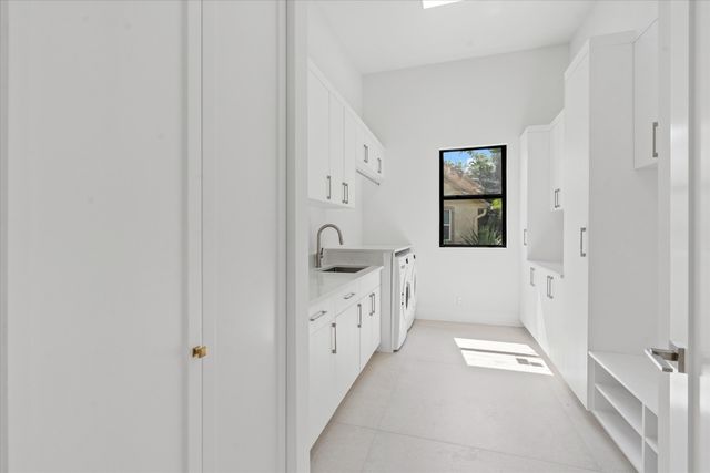 2525 Seminole Circle, West Palm Beach, FL 33409