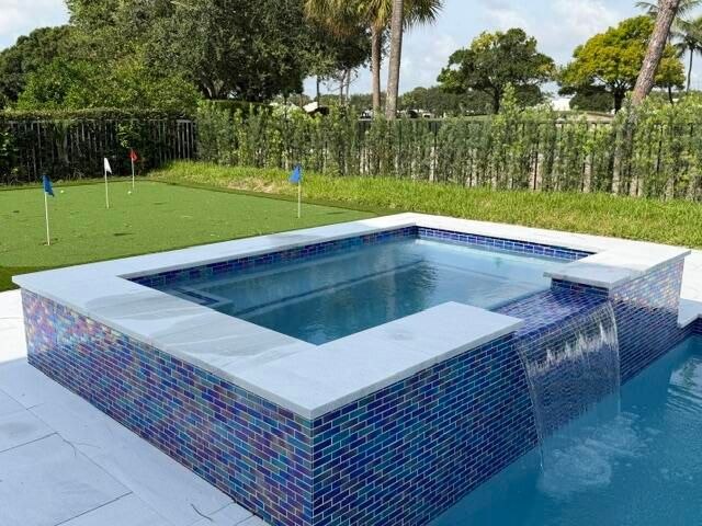 2525 Seminole Circle, West Palm Beach, FL 33409