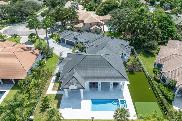 2525 Seminole Circle, West Palm Beach, FL 33409