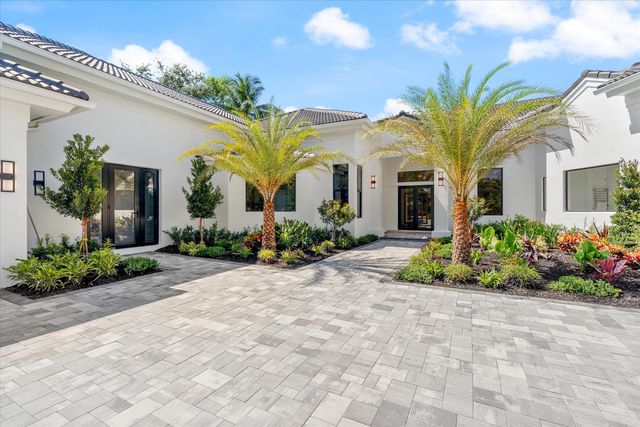 2525 Seminole Circle, West Palm Beach, FL 33409