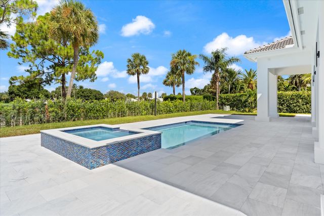2525 Seminole Circle, West Palm Beach, FL 33409