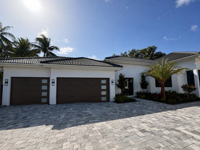 2525 Seminole Circle, West Palm Beach, FL 33409
