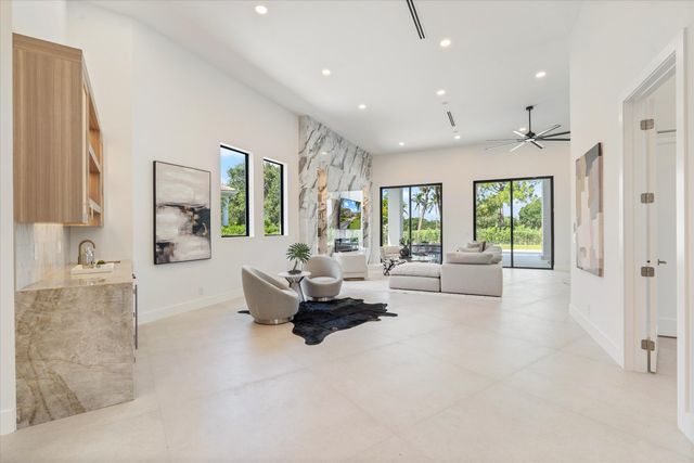 2525 Seminole Circle, West Palm Beach, FL 33409