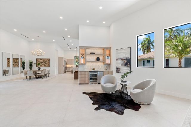 2525 Seminole Circle, West Palm Beach, FL 33409