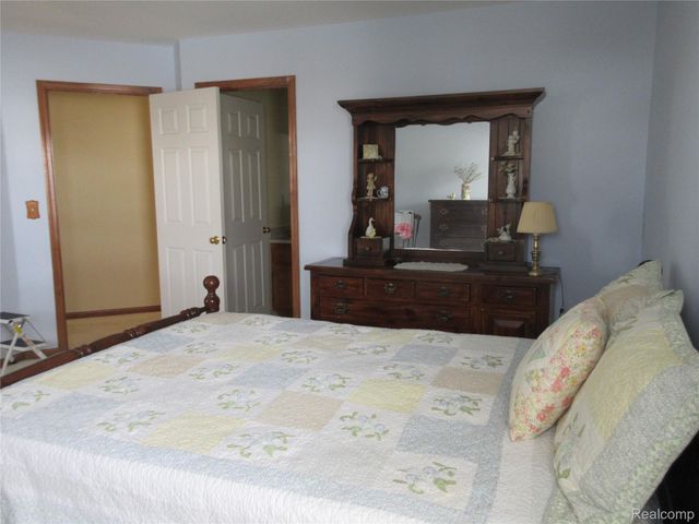 4660 Royal Cove Drive 5, Shelby Charter Township, MI 48316