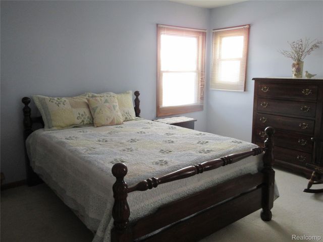 4660 Royal Cove Drive 5, Shelby Charter Township, MI 48316