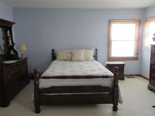 4660 Royal Cove Drive 5, Shelby Charter Township, MI 48316