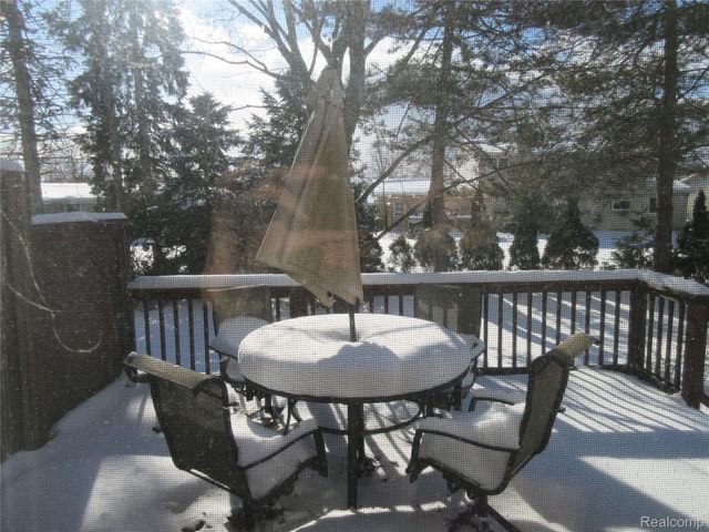 4660 Royal Cove Drive 5, Shelby Charter Township, MI 48316