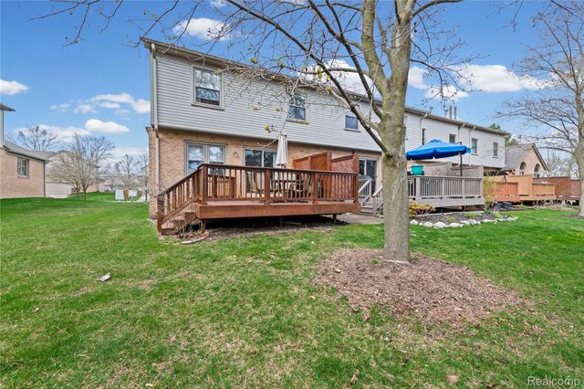 4660 Royal Cove Drive 5, Shelby Charter Township, MI 48316