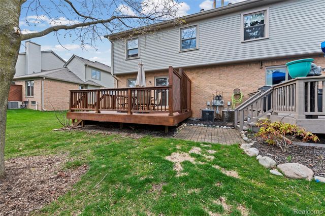 4660 Royal Cove Drive 5, Shelby Charter Township, MI 48316