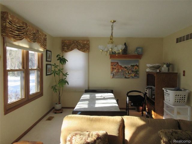 4660 Royal Cove Drive 5, Shelby Charter Township, MI 48316