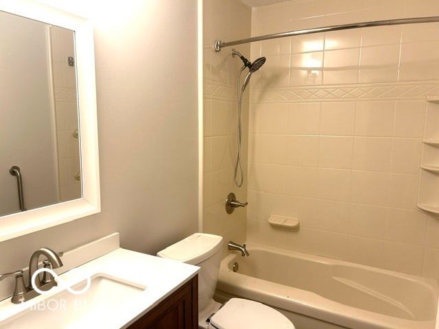 11157 Stratford Way, Fishers, IN 46038