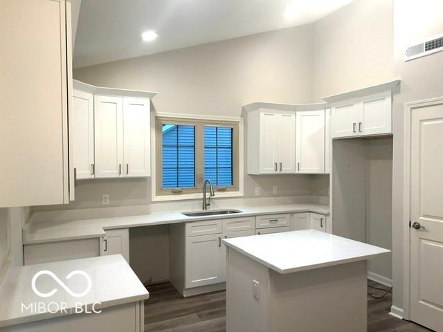 11157 Stratford Way, Fishers, IN 46038