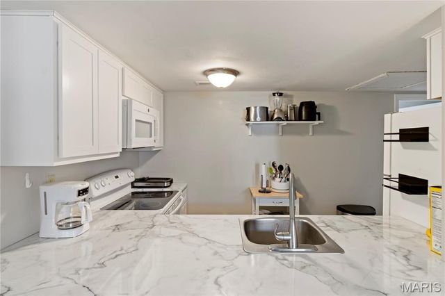 9714 Raintree Village Drive 3F, Hillsboro, MO 63050