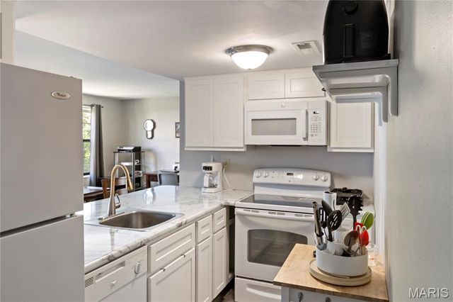 9714 Raintree Village Drive 3F, Hillsboro, MO 63050