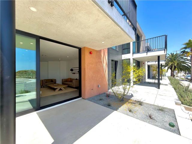 243 Seal Beach Blvd, Seal Beach, CA 90740