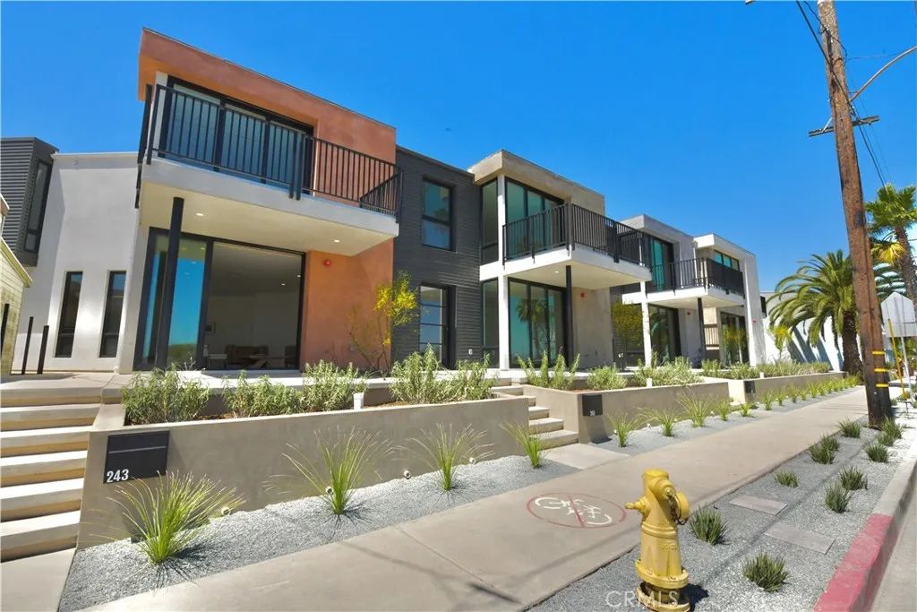 243 Seal Beach Blvd, Seal Beach, CA 90740