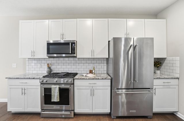 4332 Ahwick Green, 42, Hilliard, OH 43026