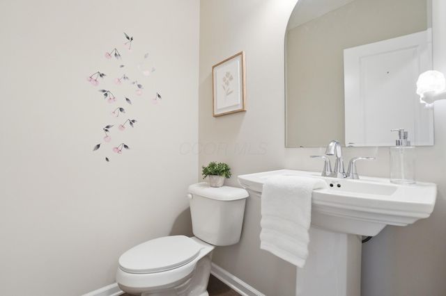 4332 Ahwick Green, 42, Hilliard, OH 43026