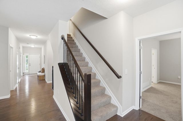 4332 Ahwick Green, 42, Hilliard, OH 43026