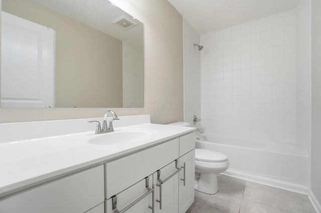 4332 Ahwick Green, 42, Hilliard, OH 43026