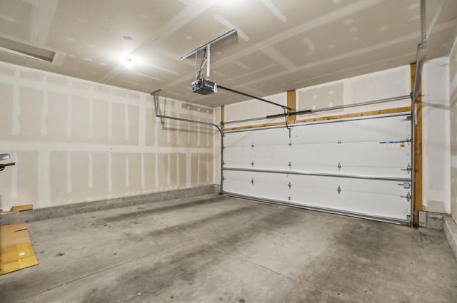 4332 Ahwick Green, 42, Hilliard, OH 43026