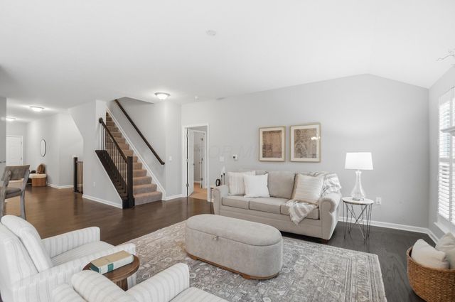 4332 Ahwick Green, 42, Hilliard, OH 43026