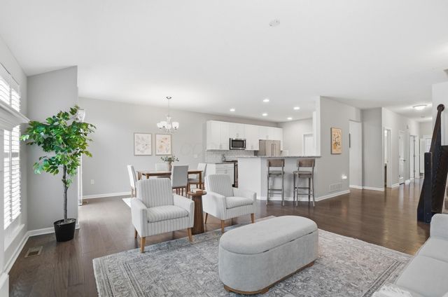 4332 Ahwick Green, 42, Hilliard, OH 43026