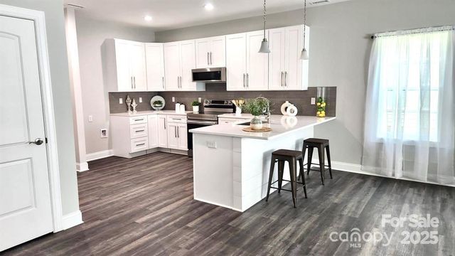 1990 Talbot Lane, Hickory, NC 28602