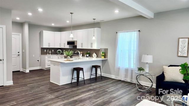 1990 Talbot Lane, Hickory, NC 28602