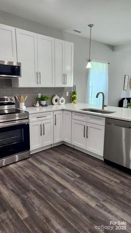 1990 Talbot Lane, Hickory, NC 28602