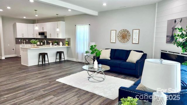 1990 Talbot Lane, Hickory, NC 28602