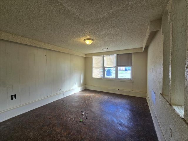 2106 N Aydelotte Avenue, Shawnee, OK 74804