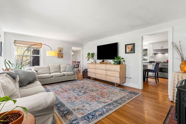 11 Woodbridge Rd, North Andover, MA 01845