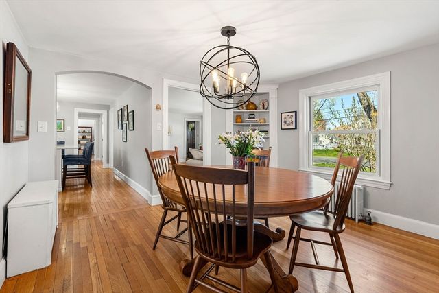 11 Woodbridge Rd, North Andover, MA 01845