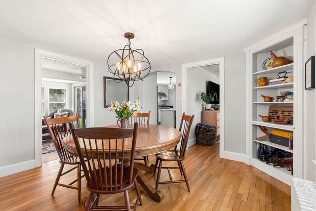 11 Woodbridge Rd, North Andover, MA 01845