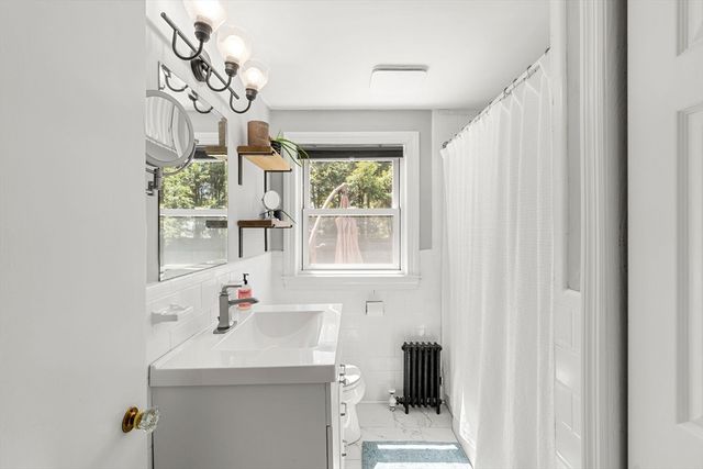 11 Woodbridge Rd, North Andover, MA 01845