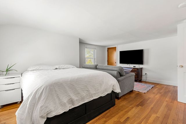 11 Woodbridge Rd, North Andover, MA 01845
