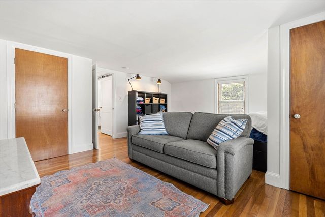 11 Woodbridge Rd, North Andover, MA 01845