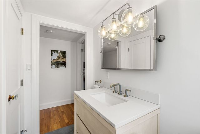 11 Woodbridge Rd, North Andover, MA 01845