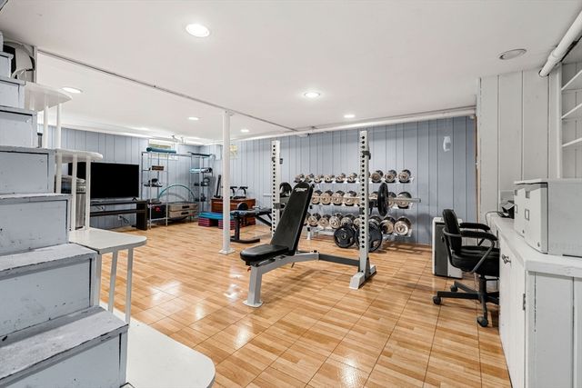 11 Woodbridge Rd, North Andover, MA 01845