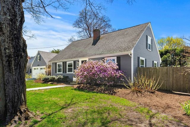 11 Woodbridge Rd, North Andover, MA 01845