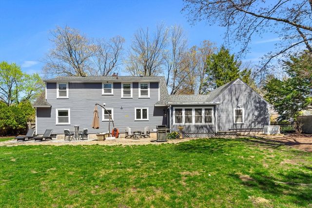 11 Woodbridge Rd, North Andover, MA 01845