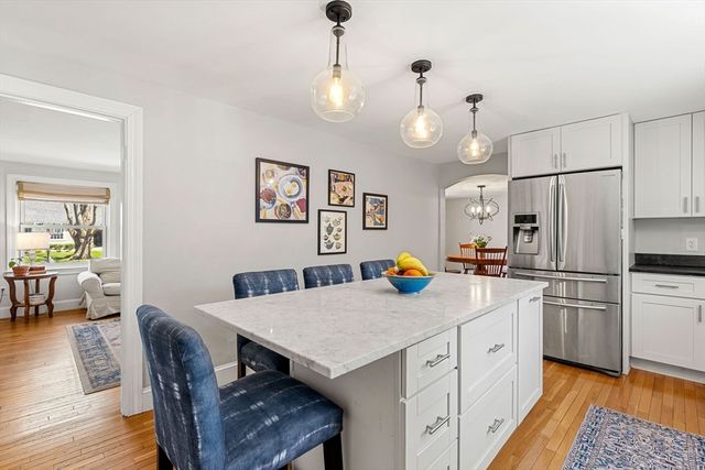 11 Woodbridge Rd, North Andover, MA 01845