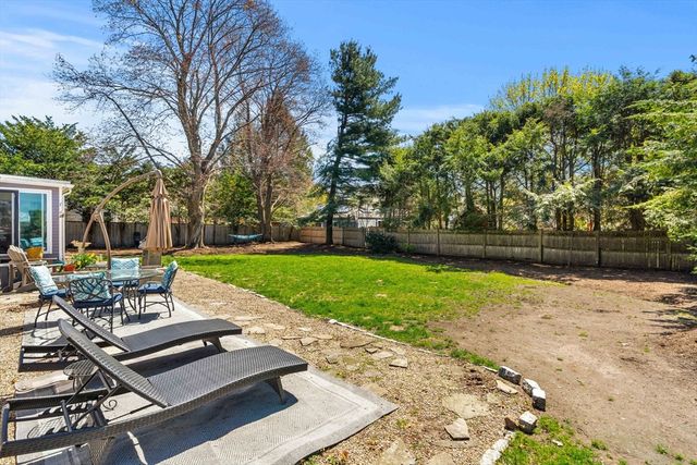 11 Woodbridge Rd, North Andover, MA 01845