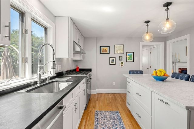 11 Woodbridge Rd, North Andover, MA 01845