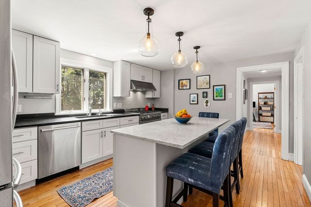 11 Woodbridge Rd, North Andover, MA 01845