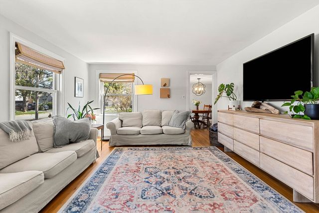 11 Woodbridge Rd, North Andover, MA 01845