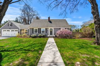 11 Woodbridge Rd, North Andover, MA 01845